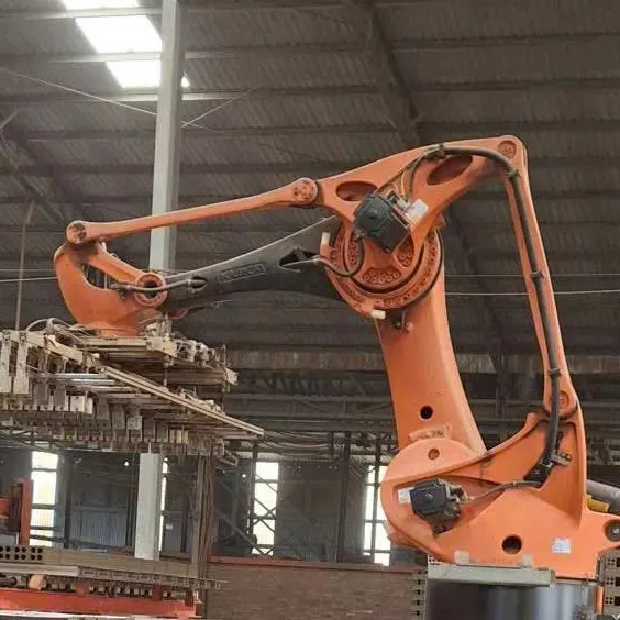 Robot tự động xếp gạch tại Nhà Máy Gạch Tuynel Rạng Đông